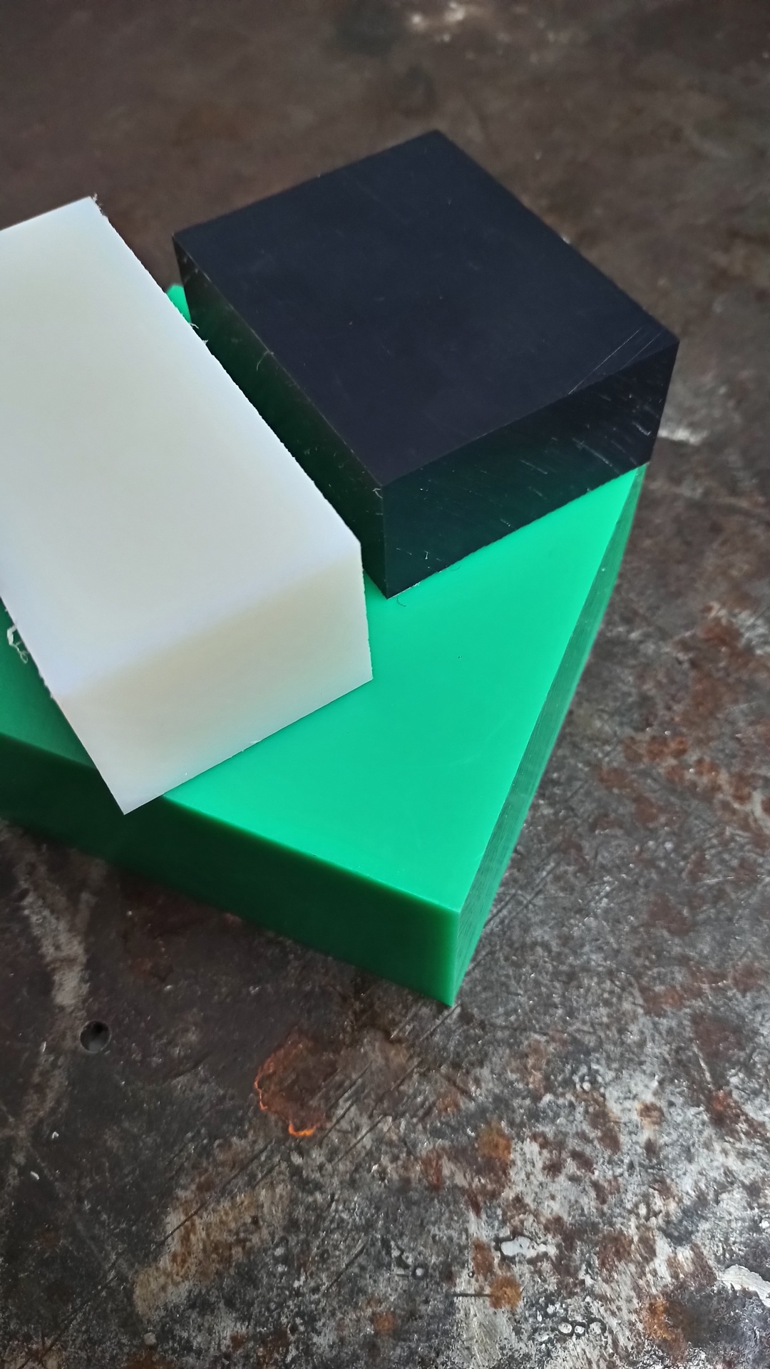 Materiál plasty